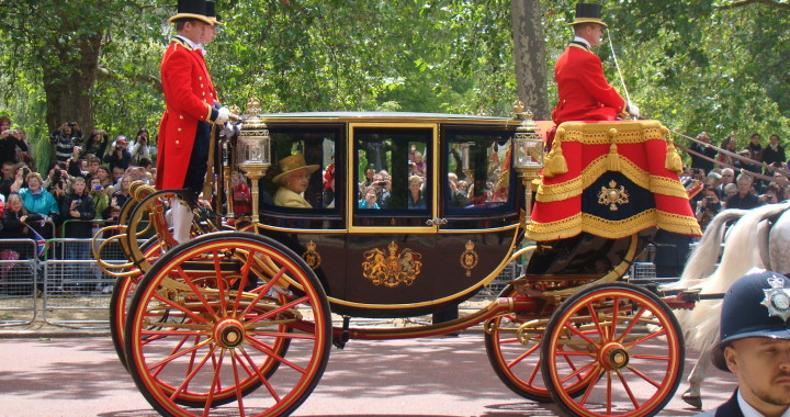 Queen Eliz in carriage